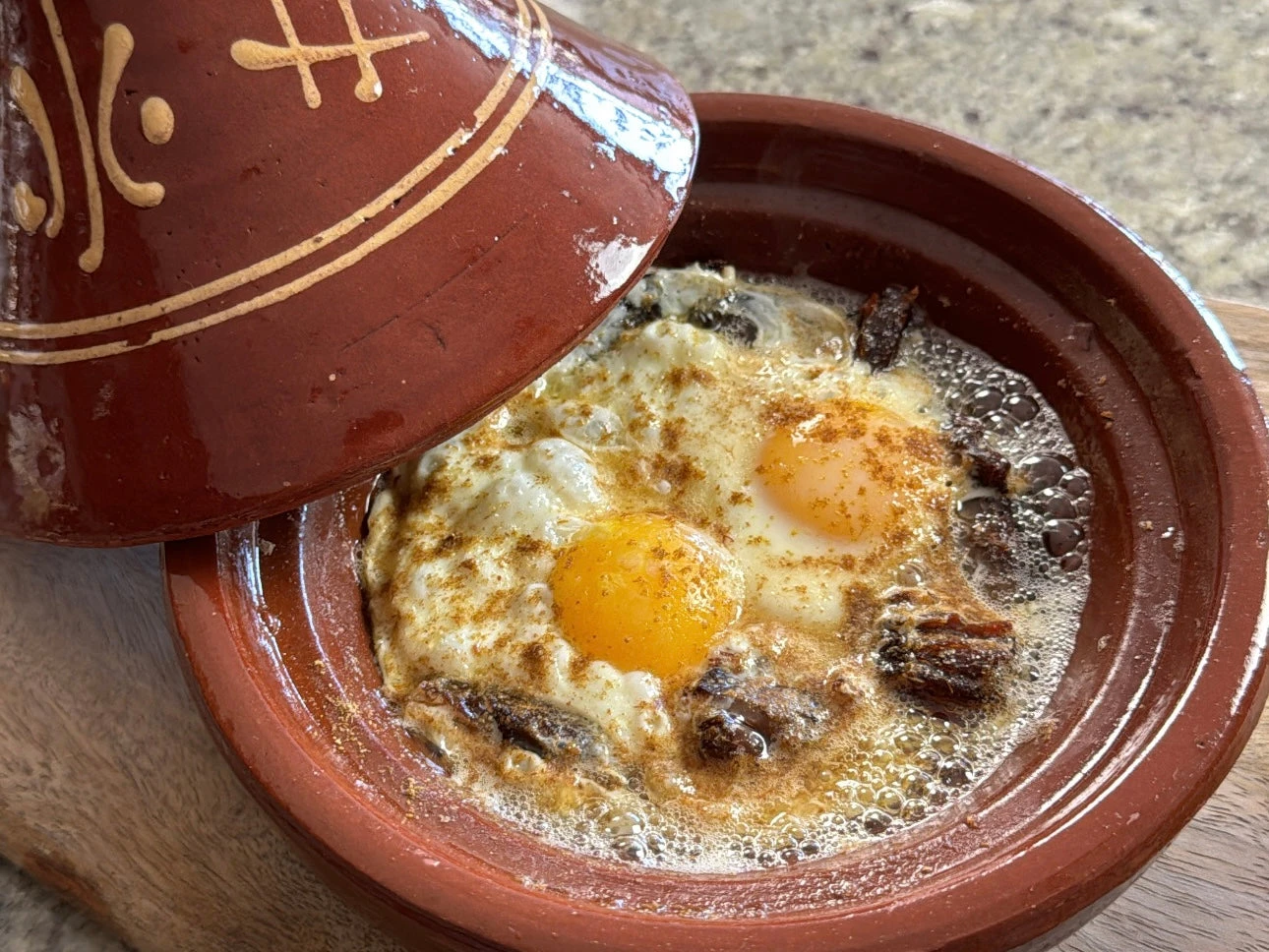 Tagine oeufs khlii