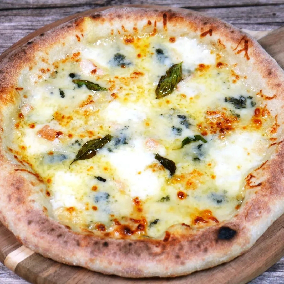 Pizza aux 4 fromages